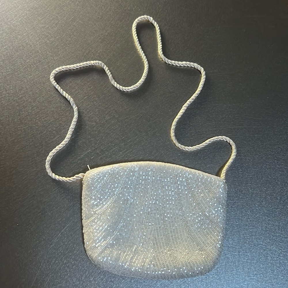 VINTAGE LA REGALE Limited SPECIAL OCCASION BAG, White in LiKE NEW CONDITION